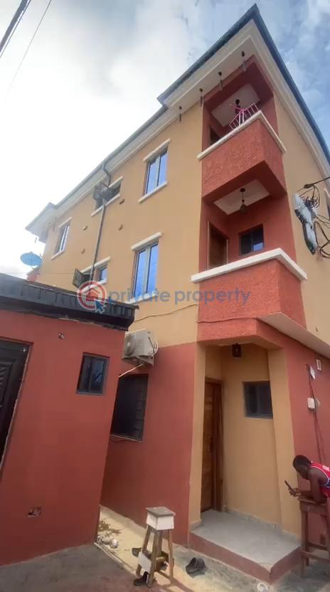 Pay and pack in roomself - 0 1 bedroom Self Contain For Rent Onike Yaba Lagos - 0