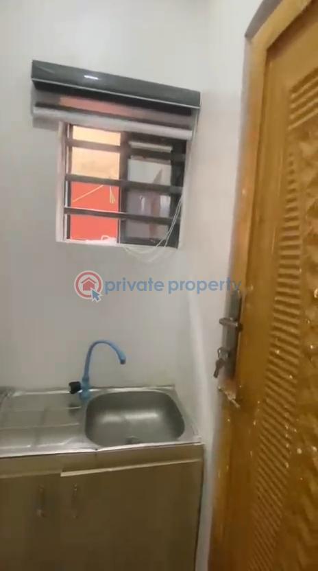 Pay and pack in roomself - 4 1 bedroom Self Contain For Rent Onike Yaba Lagos - 4