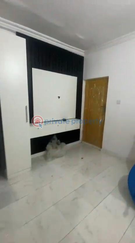 Pay and pack in roomself - 5 1 bedroom Self Contain For Rent Onike Yaba Lagos - 5