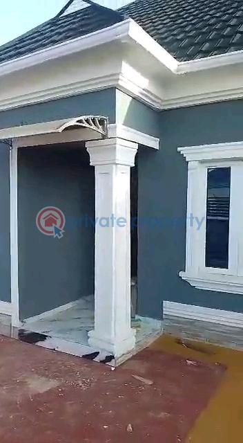 Pay and park in 3bedroom bungalow - 3 3 bedroom Detached Bungalow For Sale Ikola Road , Command Abule Egba Lagos - 3