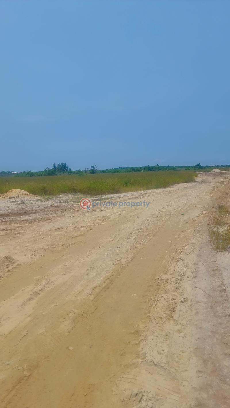 Land For Sale Novare Mall, Shop Rite Monastery Road Sangotedo Lagos - 1