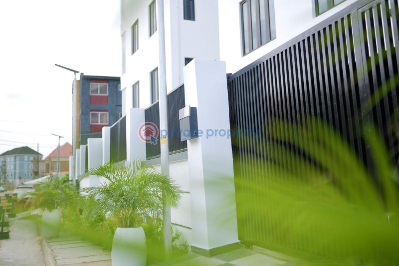 2 bedroom Flat & Apartment For Rent 64, Haastrup Surulere Lagos - 3