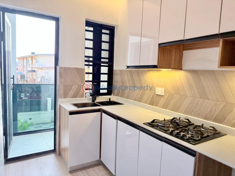 2 bedroom Flat & Apartment For Rent 64, Haastrup Surulere Lagos - 18