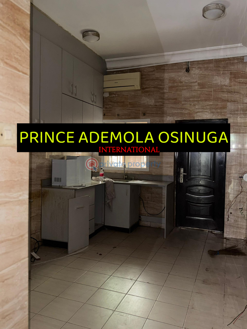 4 bedroom Terraced Duplex For Rent Mojisola Onikoyi Estate Lagos - 5