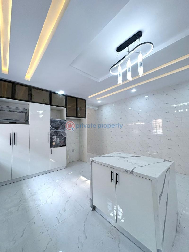 House For Sale Location: Red Gate Estate , Oluyole , Ibadan Ibadan Oyo - 9