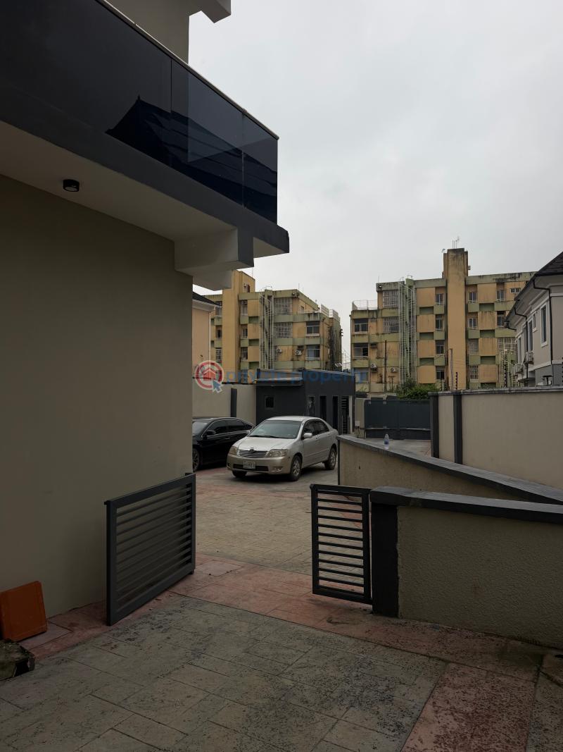 5 bedroom Detached Duplex For Sale Shonibare Estate Maryland Lagos - 19