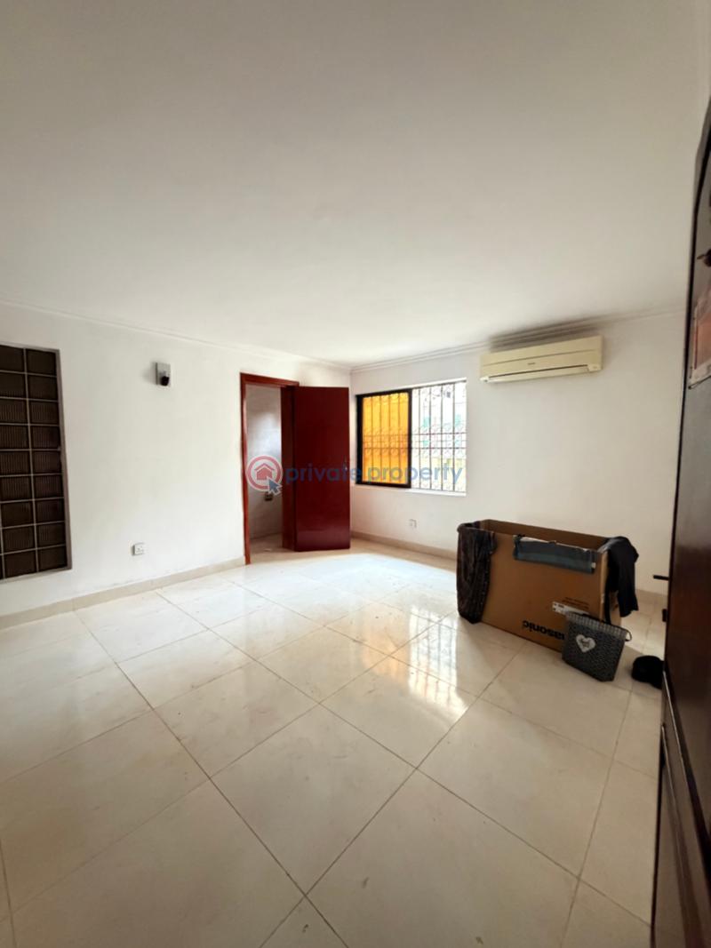 2 bedroom Block Of Flats For Rent Shonny Highway, Shonibare Estate Shonibare Estate Maryland Lagos - 1