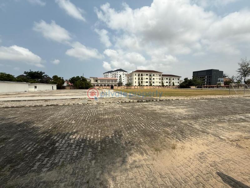 Mixed use Land For Sale *12,000sqm* Cornerpiece Plot Strategically Situated Along Admiralty Way, Lekki Phase 1. Lekki Phase 1 Lagos