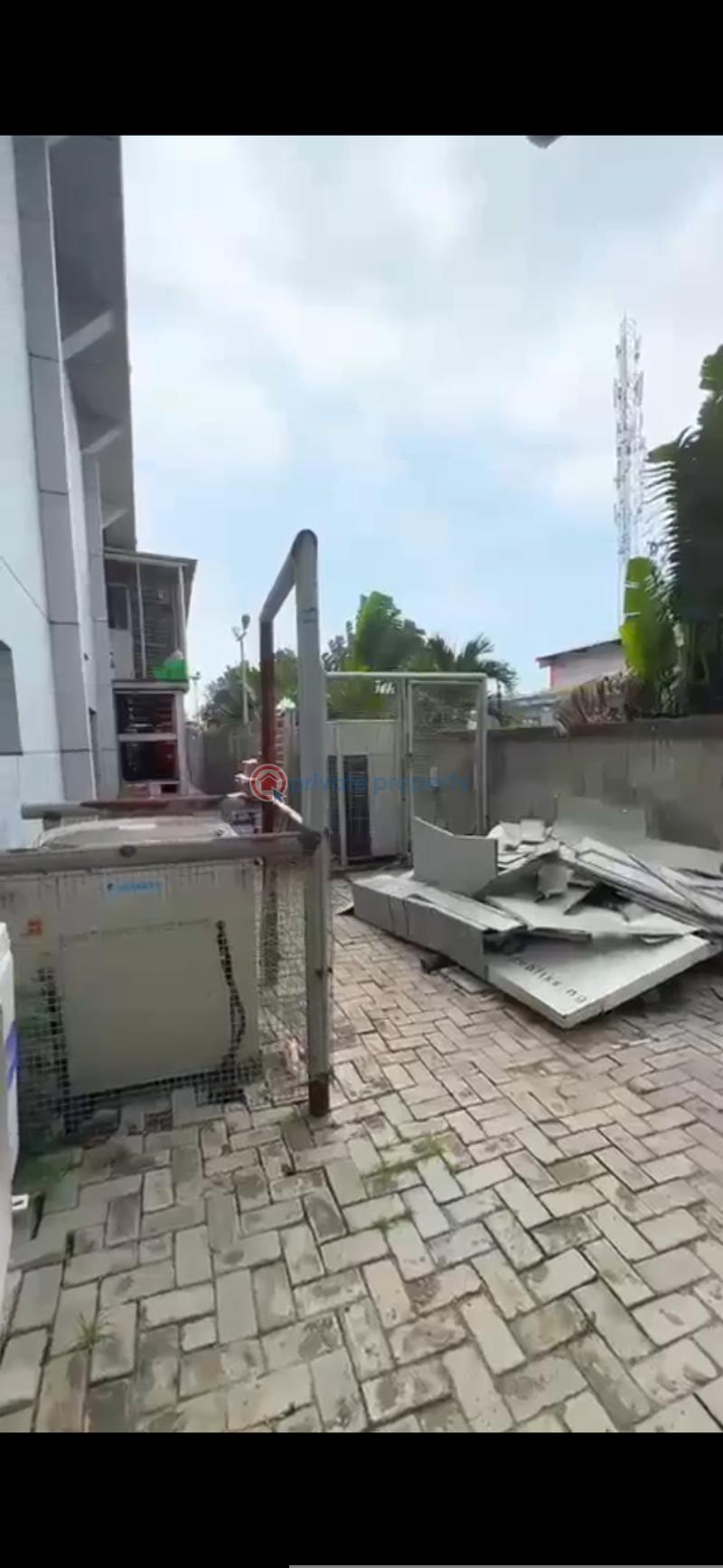 Mall/Complex/Plaza For Sale Off Chevron Toll Gate Lekki Lagos - 5