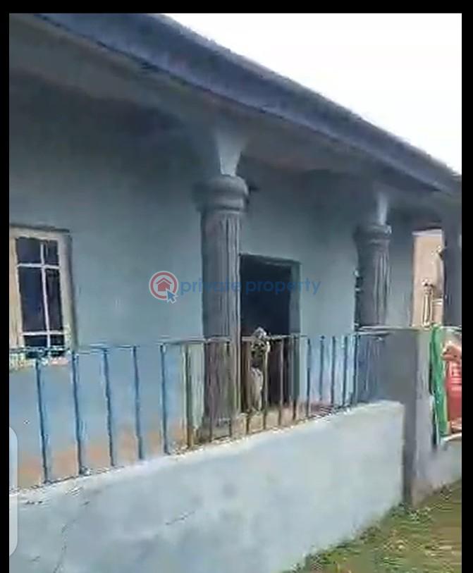 Commercial Property For Sale Pedro Somolu Bariga Lagos Bariga Shomolu Lagos - 0