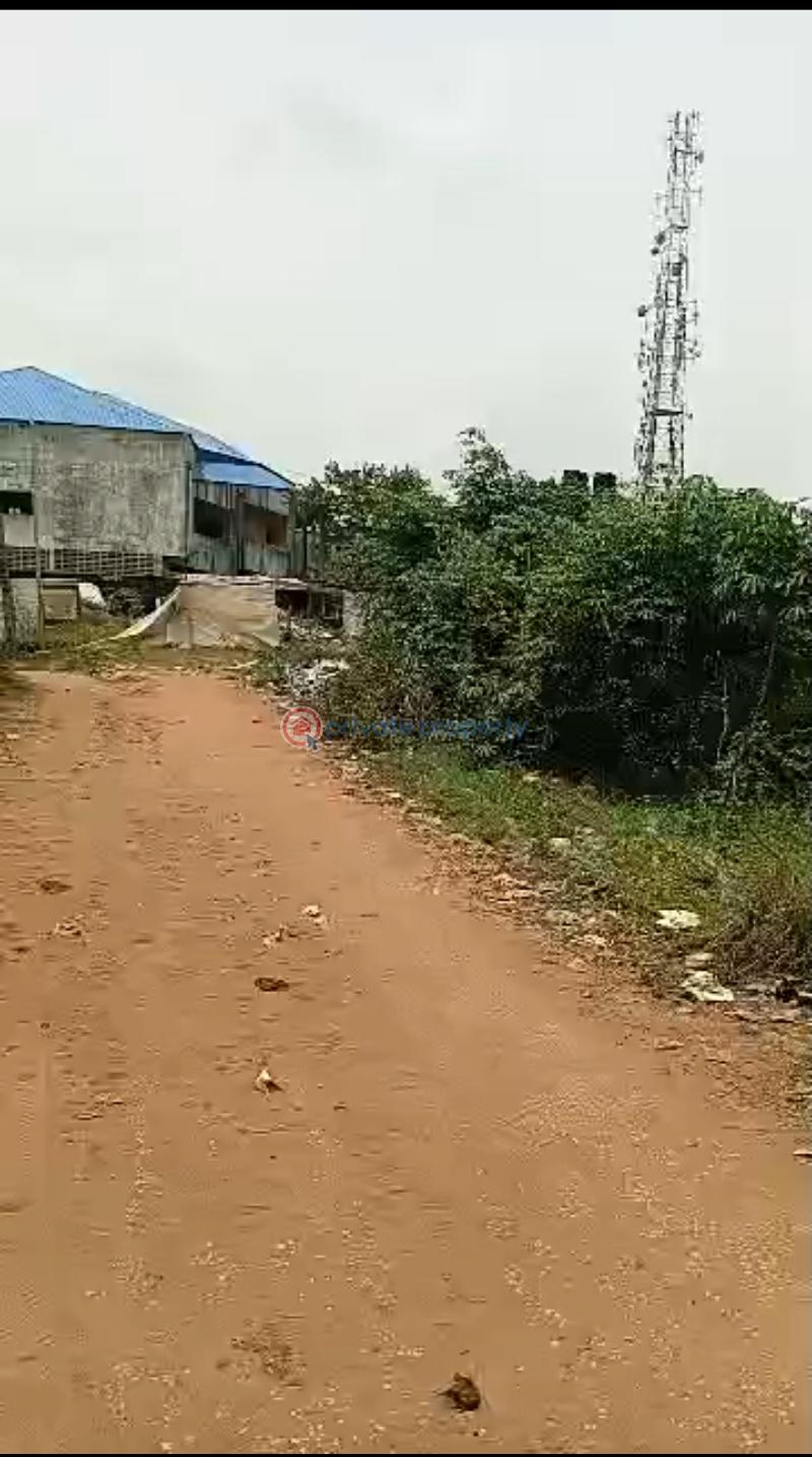 Mall/Complex/Plaza For Sale Sapele Road. Benin Edo - 1