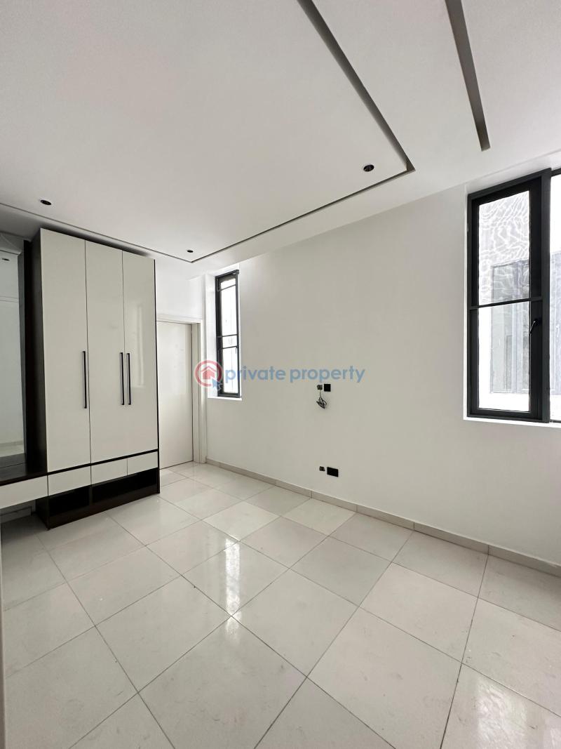 Quality spacious 2 bedroom apartment with receptionist office, swimming pool, gym and elevator - 11 2 bedroom House For Sale Victoria Island Lagos - 11