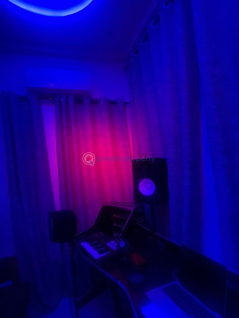 Workstation Short let Nō12 Lukmon Bankole St. Beside Atlantis Iii Estate. Ologolo Lekki Lagos - 3