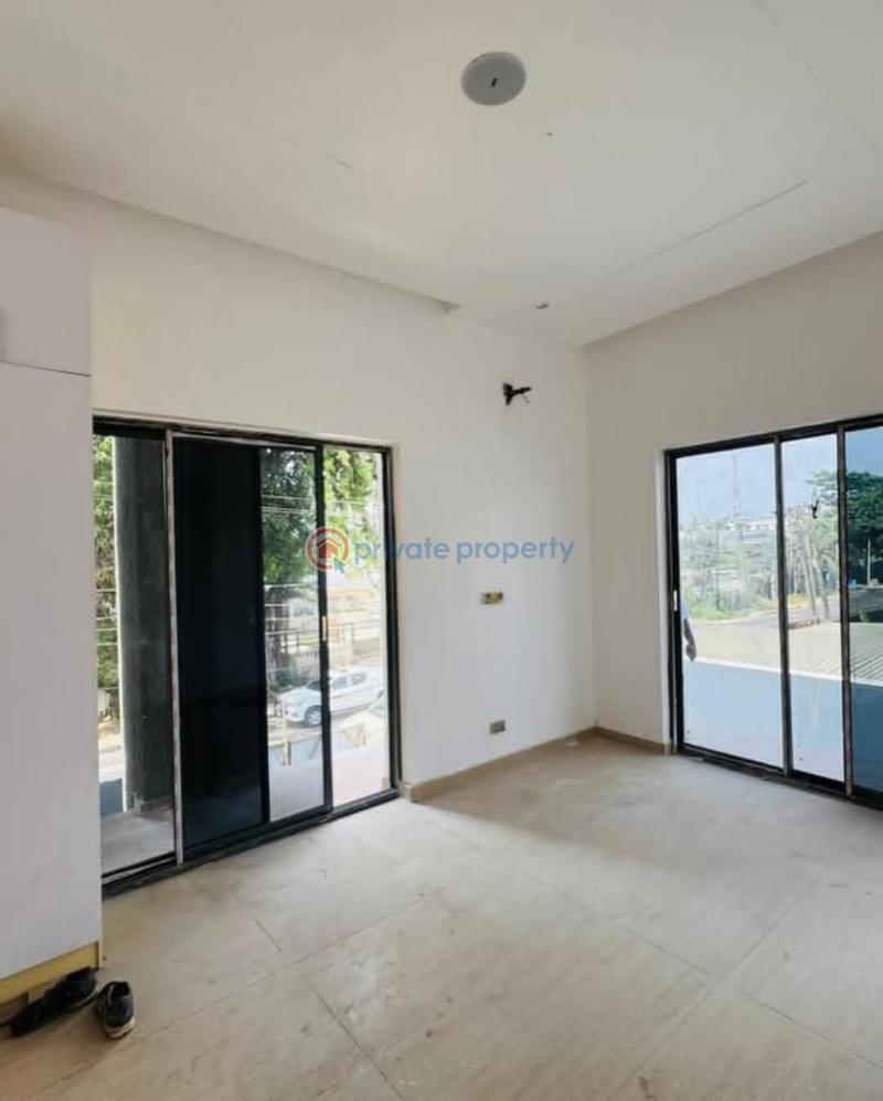 3 bedroom Shared Apartment For Sale . Ikeja GRA Lagos - 2