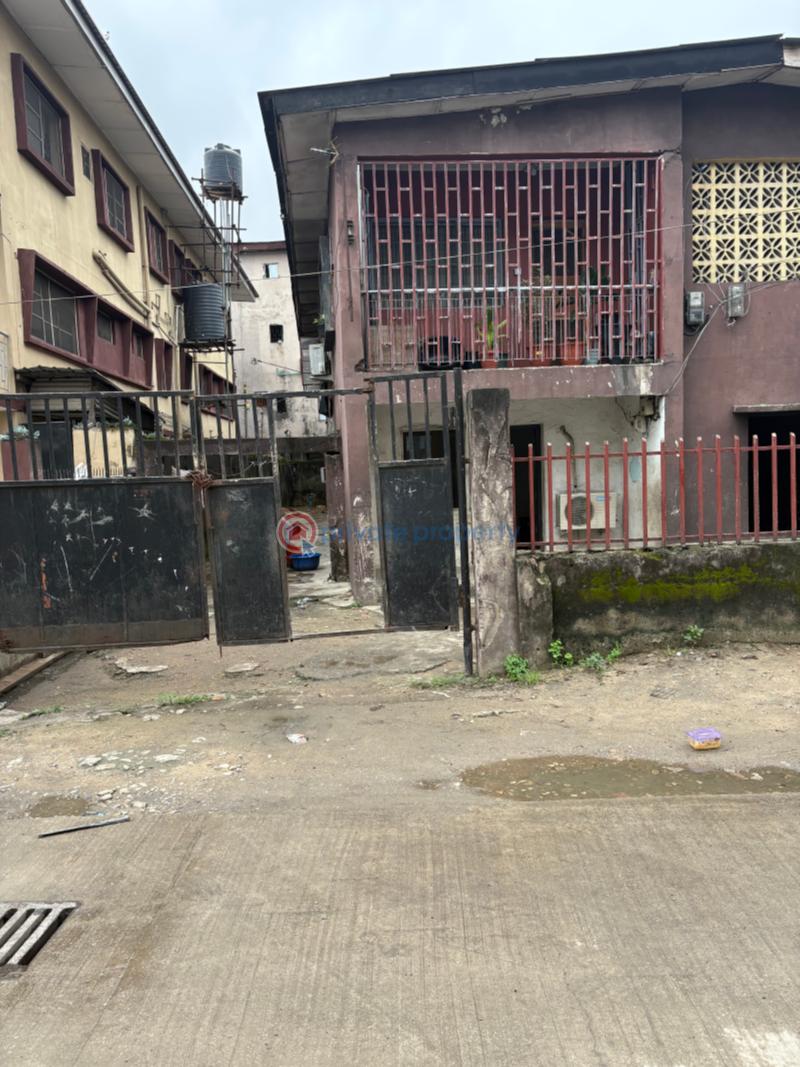 2 bedroom Duplex For Sale Close To Abalti Barrack Ojuelegba Surulere Lagos - 0