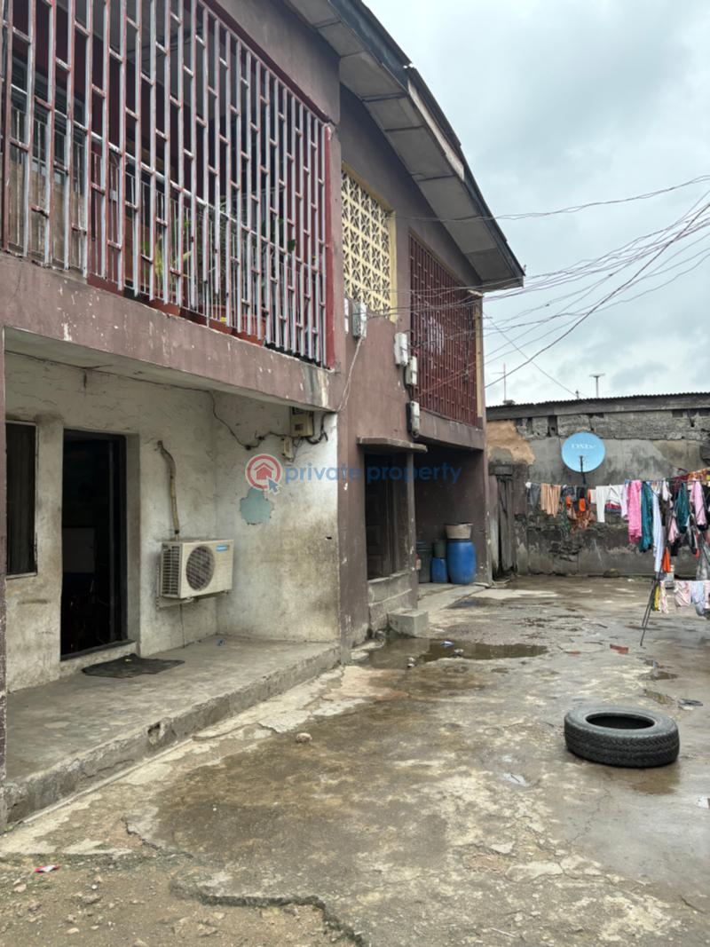 2 bedroom Duplex For Sale Close To Abalti Barrack Ojuelegba Surulere Lagos - 1