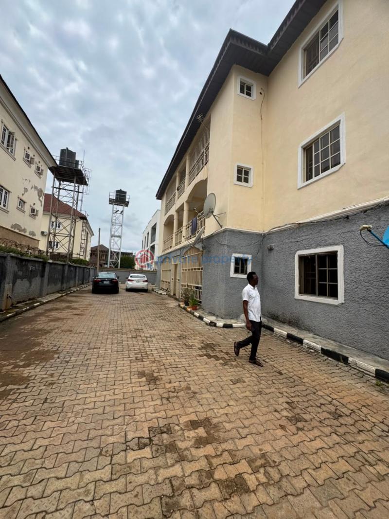 3 bedroom Block Of Flats For Rent Utako Abuja Phase 2  - 12