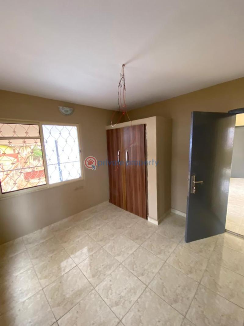 3 bedroom Block Of Flats For Rent Total Garden Yemetu Uch, Ibadan