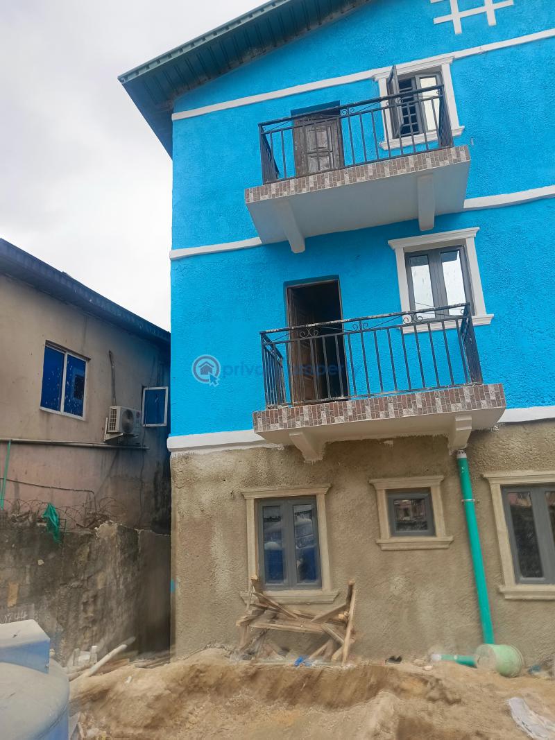1 bedroom Mini Flat For Rent Fadeyi Yaba Fadeyi Shomolu Lagos - 1
