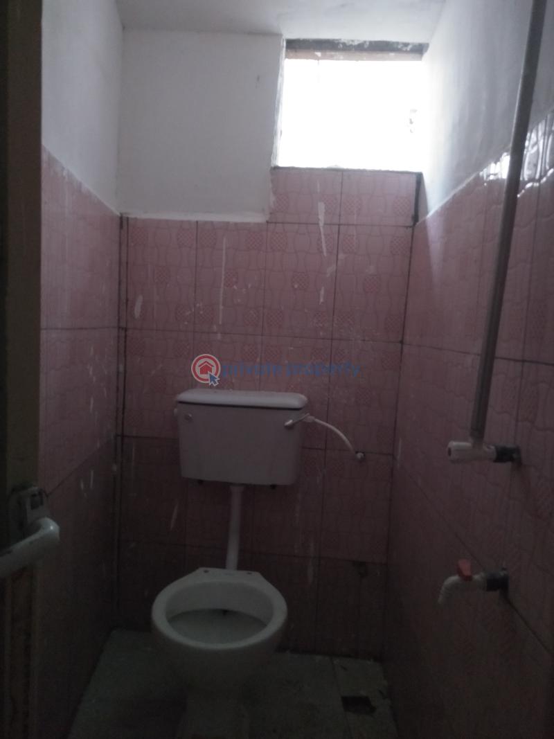 1 bedroom Self Contain For Rent Oroigwe Road Just One Drop From Rumuodara Junction Port Harcourt Rivers - 3