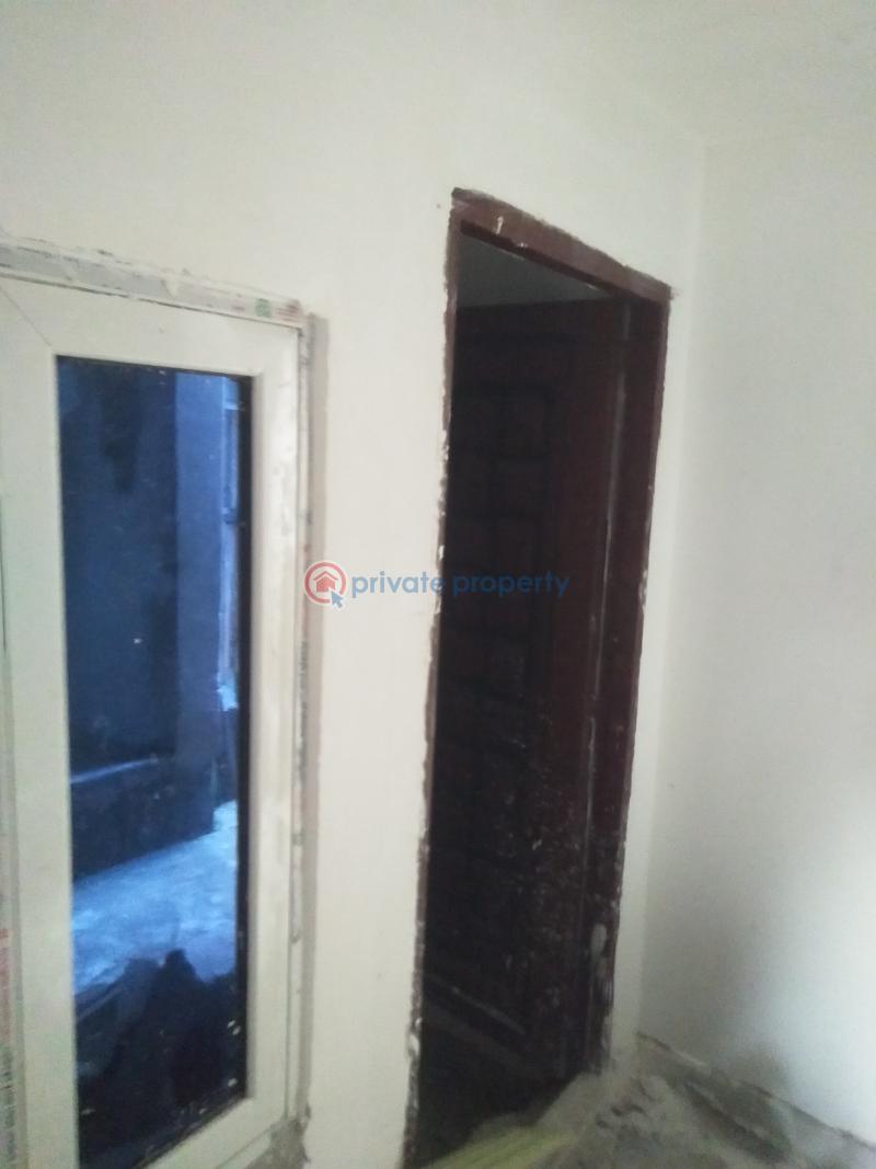 1 bedroom Self Contain For Rent Oroigwe Road Just One Drop From Rumuodara Junction Port Harcourt Rivers - 0