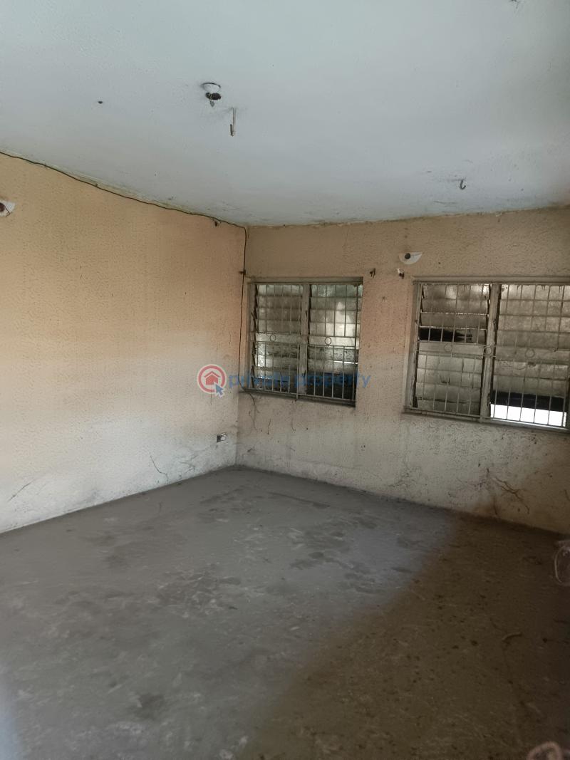 Renovated storey building on a plot of land - 3 10 bedroom Block Of Flats For Sale Ilupeju Estate Ilupeju Lagos - 3