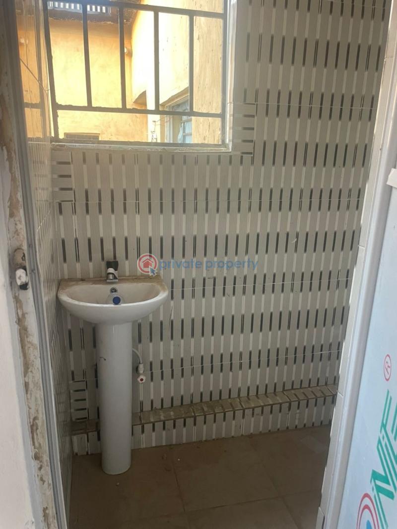 1 bedroom Block Of Flats For Rent Banuso Kuola Area Elebu Extension Akala Express Ibadan Oyo - 5