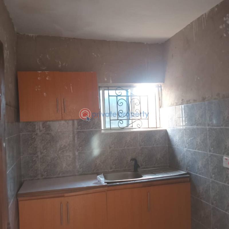 Room and parlour self con - 5 Flat & Apartment For Rent Elebu Akoto Estate Charity Drive No 5 Akala Express Ibadan Oyo - 5