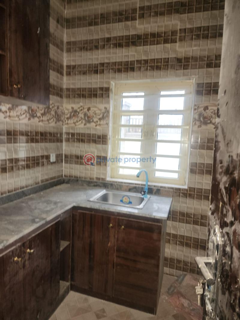 Room and parlour self contain at ilu tuntun asunle tipper garage off akala express junction,close to the main road - 1 1 bedroom Mini Flat For Rent Ilu Tuntun Asunle Akala Express Akala Express Ibadan Oyo - 1