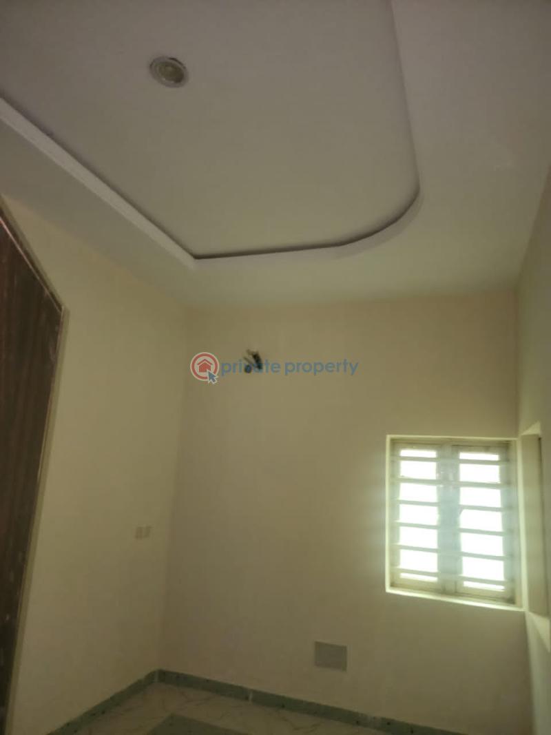 Room and parlour self contain at ilu tuntun asunle tipper garage off akala express junction,close to the main road - 5 1 bedroom Mini Flat For Rent Ilu Tuntun Asunle Akala Express Akala Express Ibadan Oyo - 5