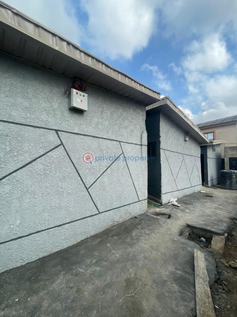 Room self a decent self - 1 1 bedroom Self Contain For Rent Pedro Shomolu Palmgroove Shomolu Lagos - 1