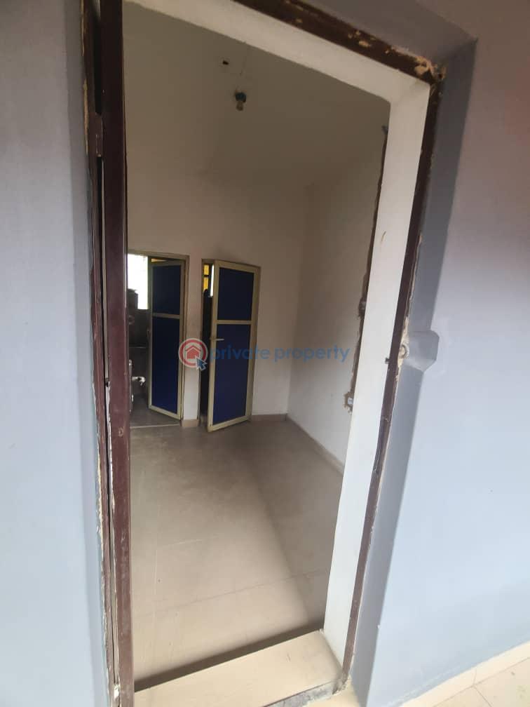 1 bedroom Self Contain For Rent Fadeyi Shomolu Lagos - 3