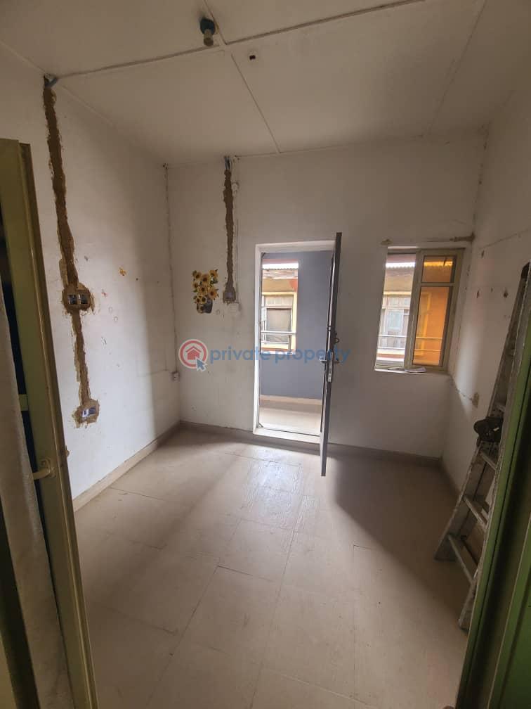 1 bedroom Self Contain For Rent Fadeyi Shomolu Lagos - 1
