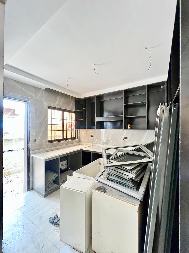 Self compound 4 bedroom semi-detached duplex with bq - 9 4 bedroom Semi detached Duplex For Sale Lekki Phase 1 Lagos - 9