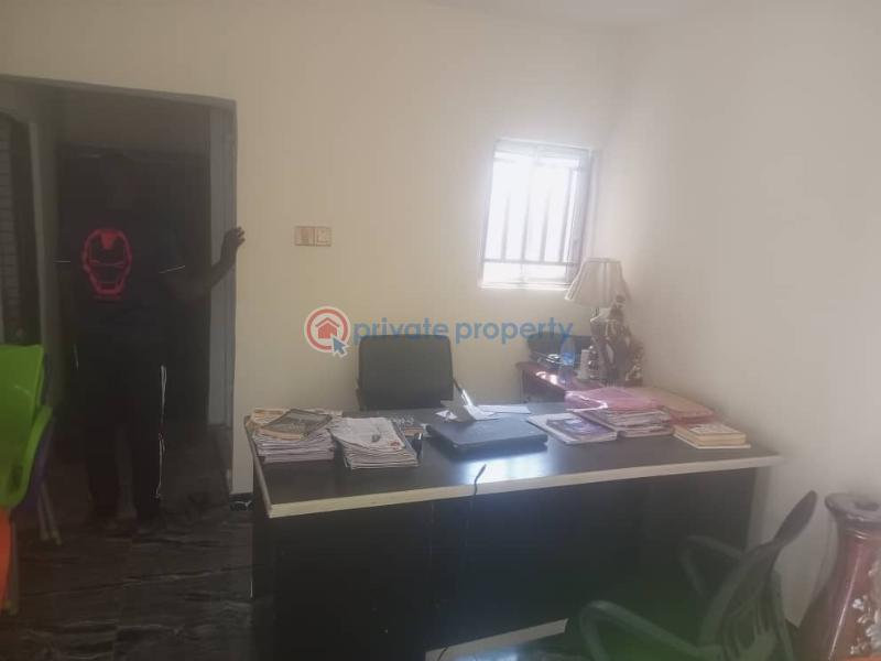 1 bedroom Self Contain For Rent A&g, Tudunwada Axis Lugbe Lugbe Abuja Phase 4  - 3