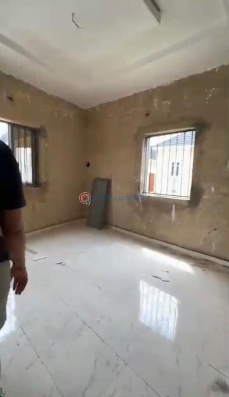 *☑️☑️semi brief.* a newly built and spacious 3bedroom apartment, upstairs with all rooms en-suite, guest toilet, pop, scre - 0 3 bedroom Block Of Flats For Rent Shomolu Lagos - 0