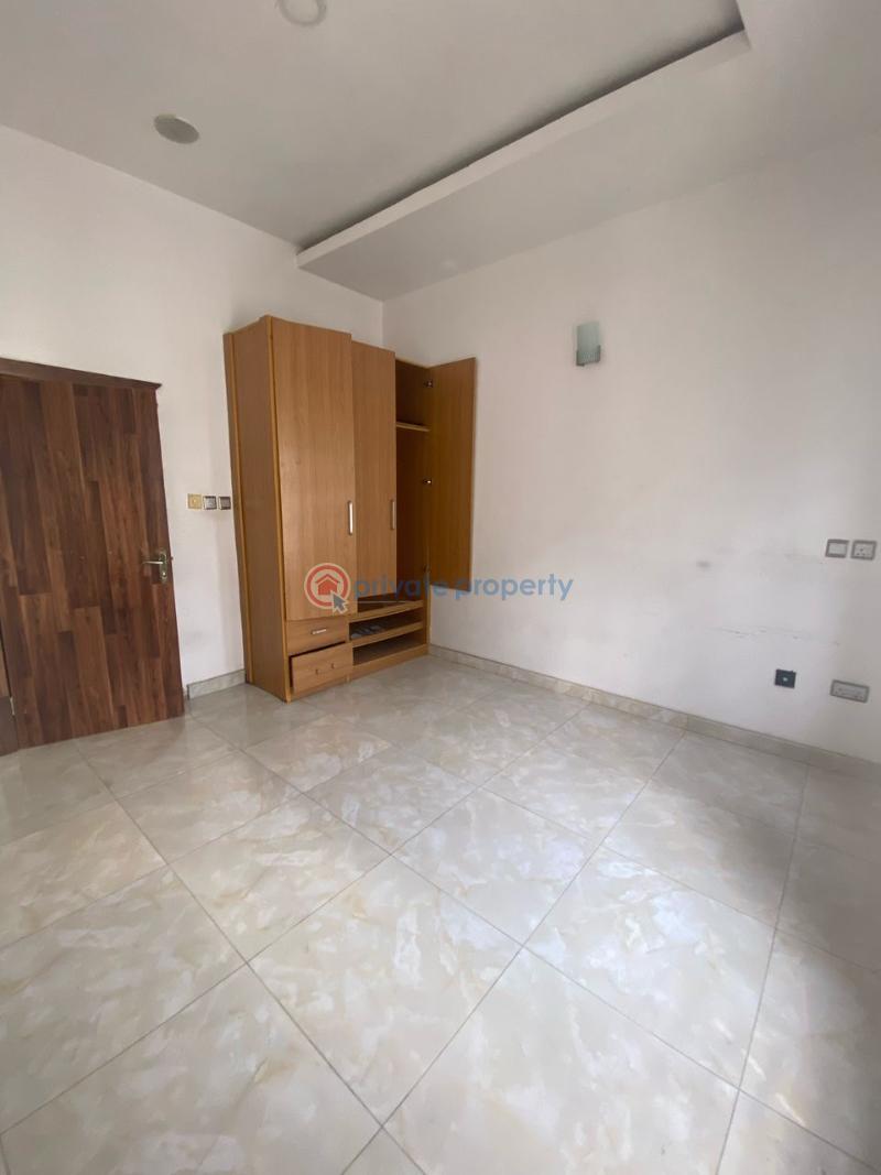Semi with fitted kitchen   🌎location osape lekki - 1 1 bedroom Shared Apartment For Rent Nice Estate Osapa Lekki Lagos - 1
