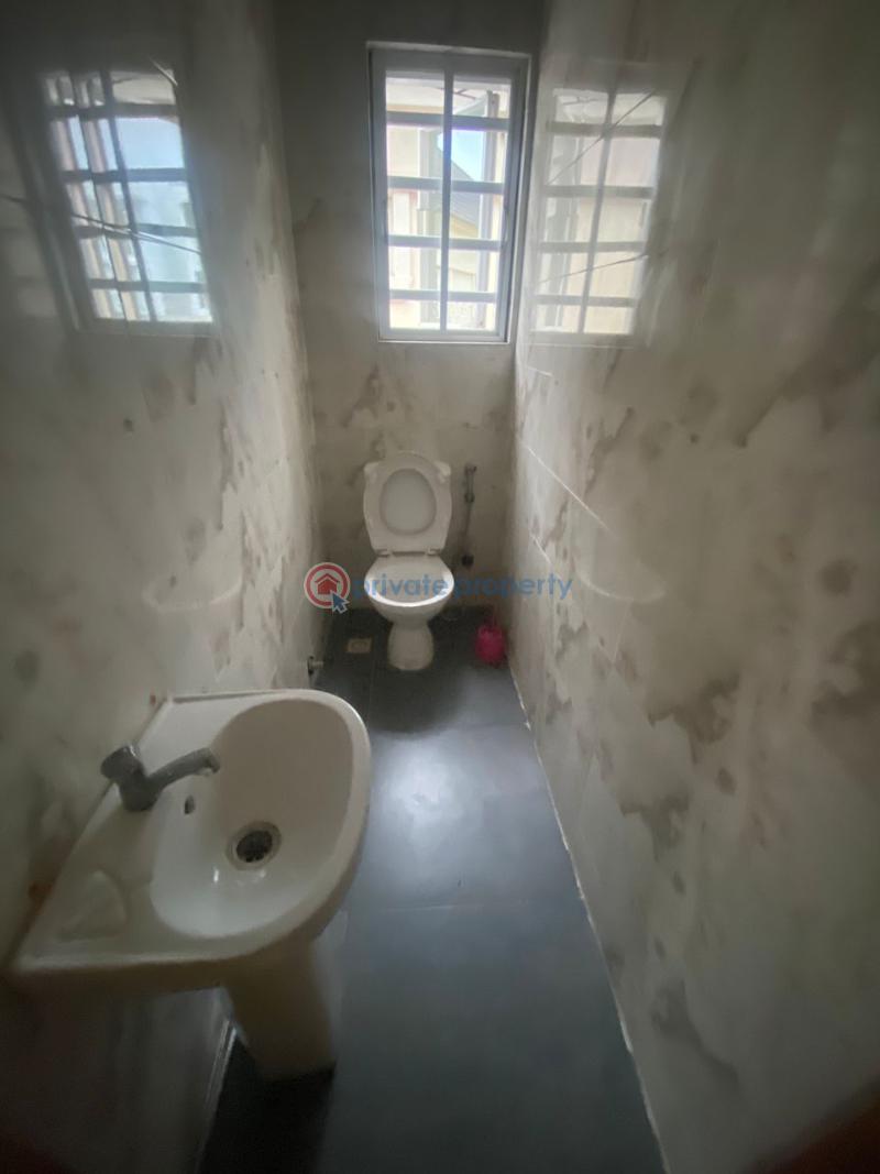 Serviced 2 bedroom flat for rent at bridgegate estate agungi=n5m. - 1 2 bedroom Block Of Flats For Rent Agungi Lekki Lagos - 1