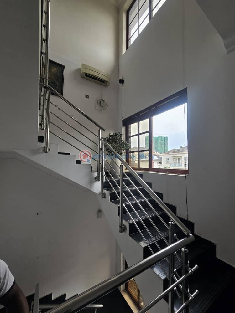 3 bedroom Flat & Apartment For Sale Mojisola Onikoyi Estate Lagos - 11
