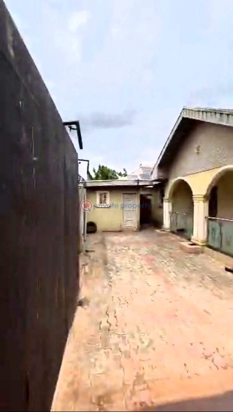 Block Of Flats For Sale Akpabor Off Choice Gate First Ugbor Gra Benin Edo - 4
