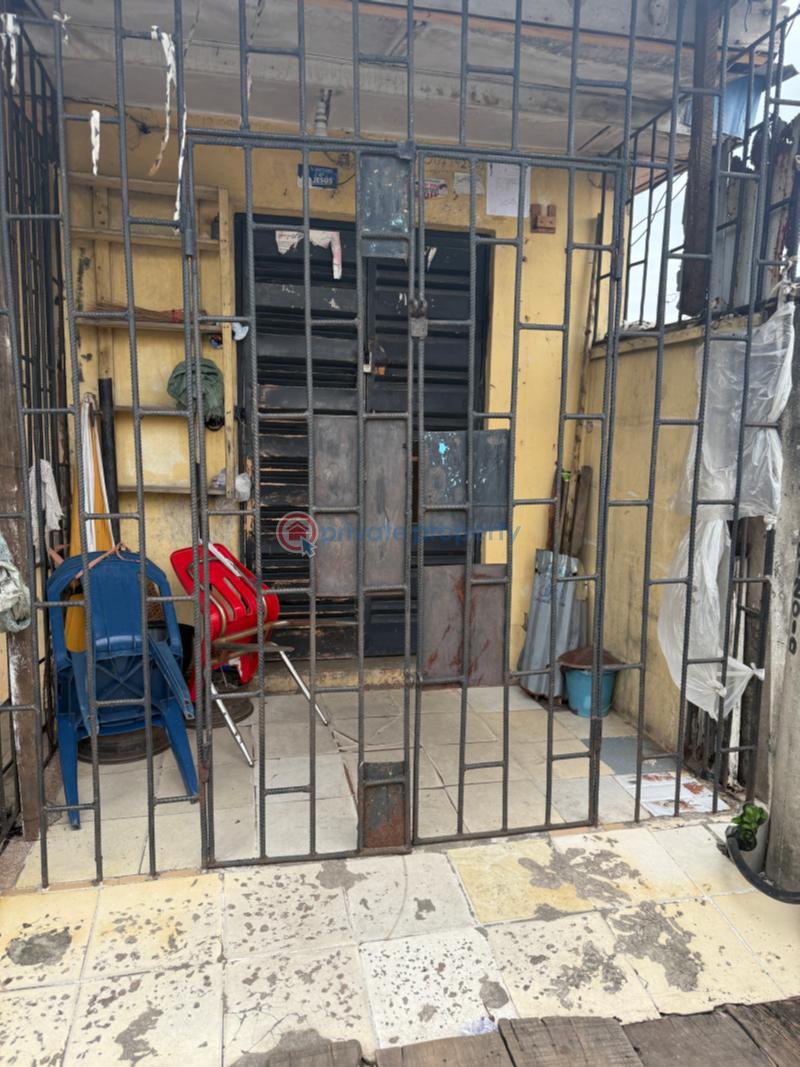 1 bedroom Shop For Sale Mogaji Ijeshatedo Surulere Lagos - 1