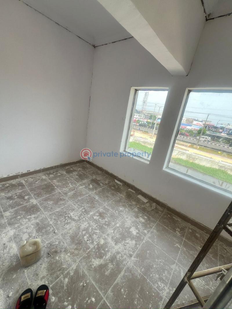 Shop For Rent Lekki Phase 1 Lagos - 1