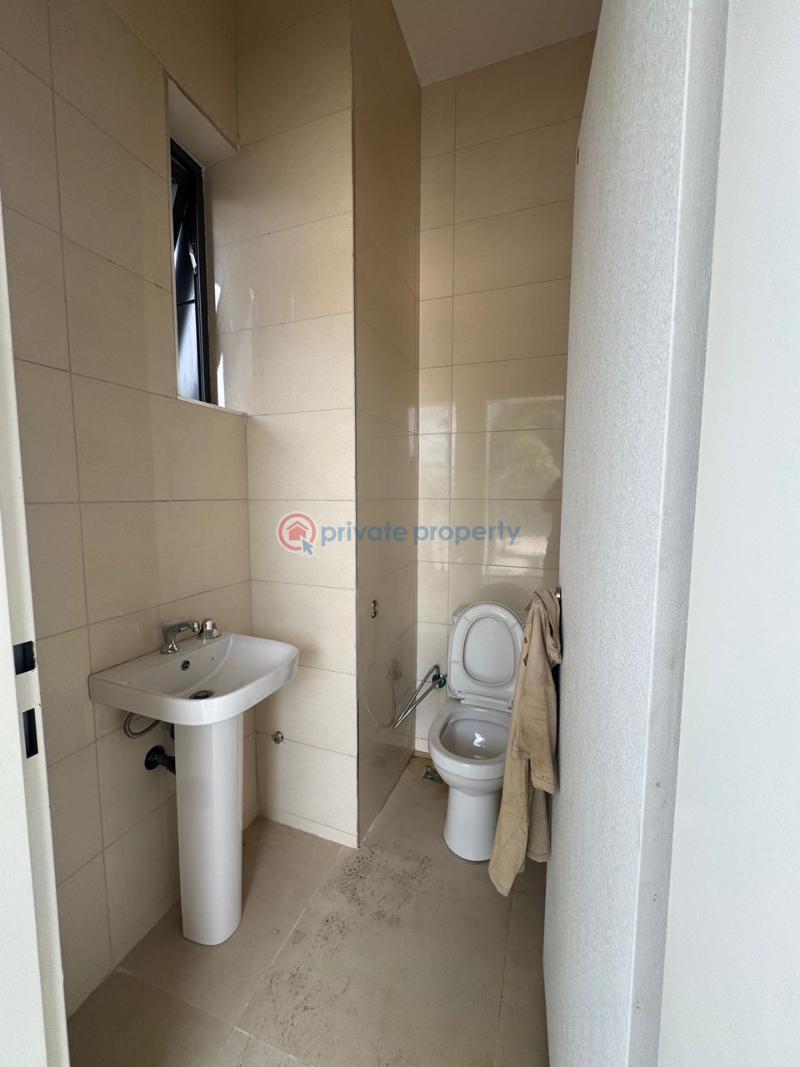 Mall/Complex/Plaza For Rent Gwarimpa Abuja Phase 3  - 4
