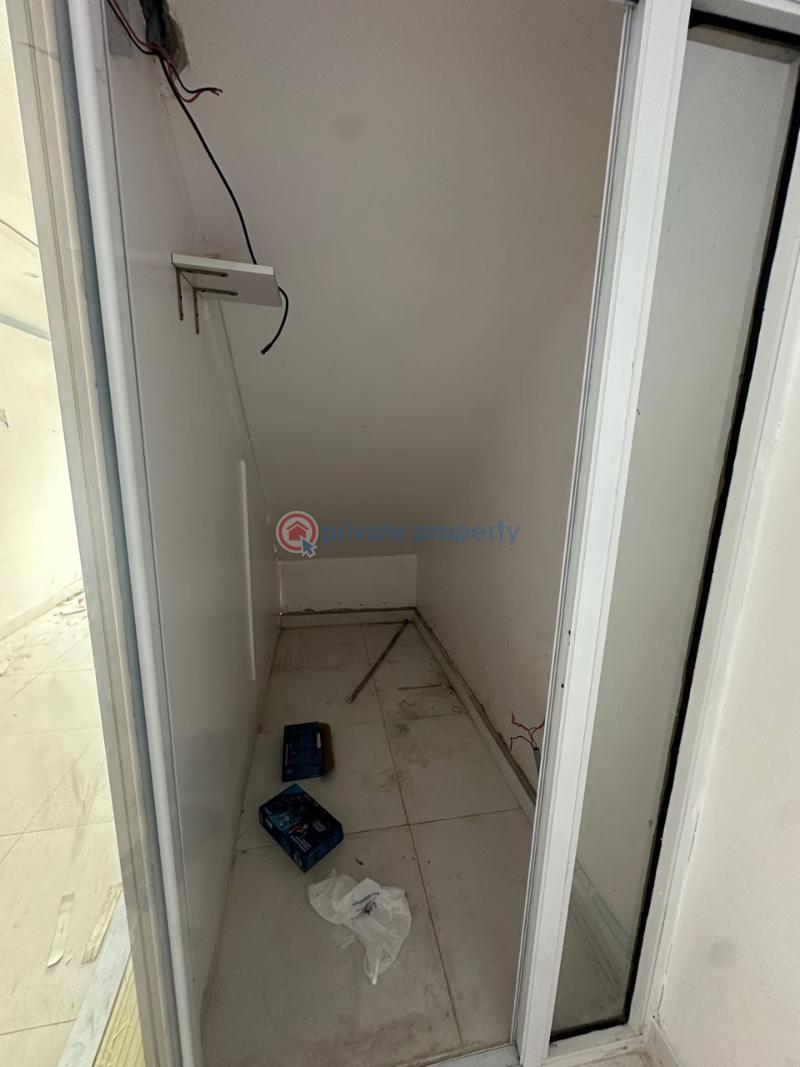 Shop For Rent Lekki Phase 1 Lagos - 4