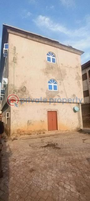6 bedroom Office For Rent 96a Orinkinran Street , Ilesa Osun Osun area  - 4