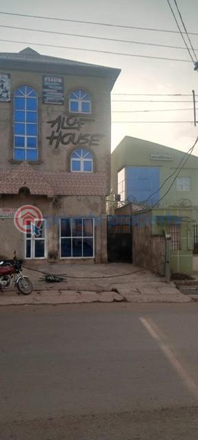 6 bedroom Office For Rent 96a Orinkinran Street , Ilesa Osun Osun area  - 2