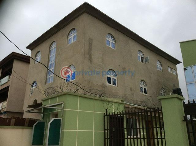 6 bedroom Office For Rent 96a Orinkinran Street , Ilesa Osun Osun area  - 3