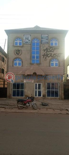6 bedroom Office For Rent 96a Orinkinran Street , Ilesa Osun Osun area  - 0