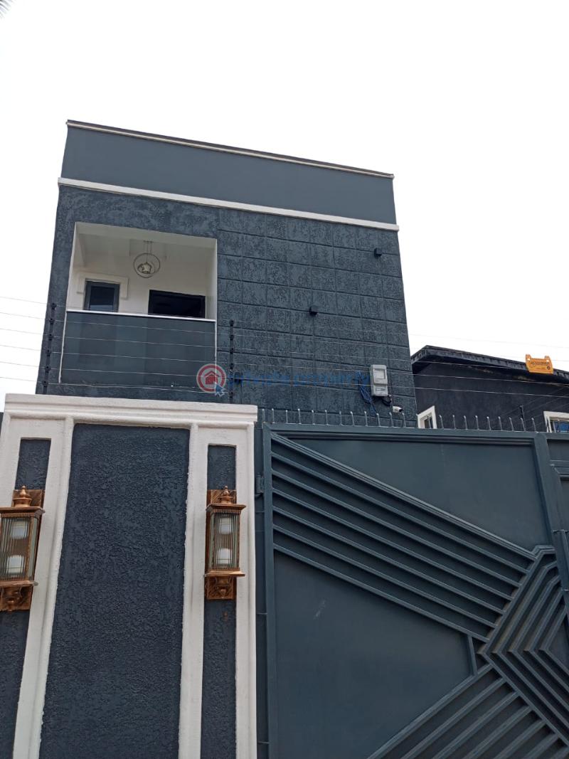 House For Sale Tarred And Gated Street Behind Gtb In Ojodu Ojodu Lagos - 9