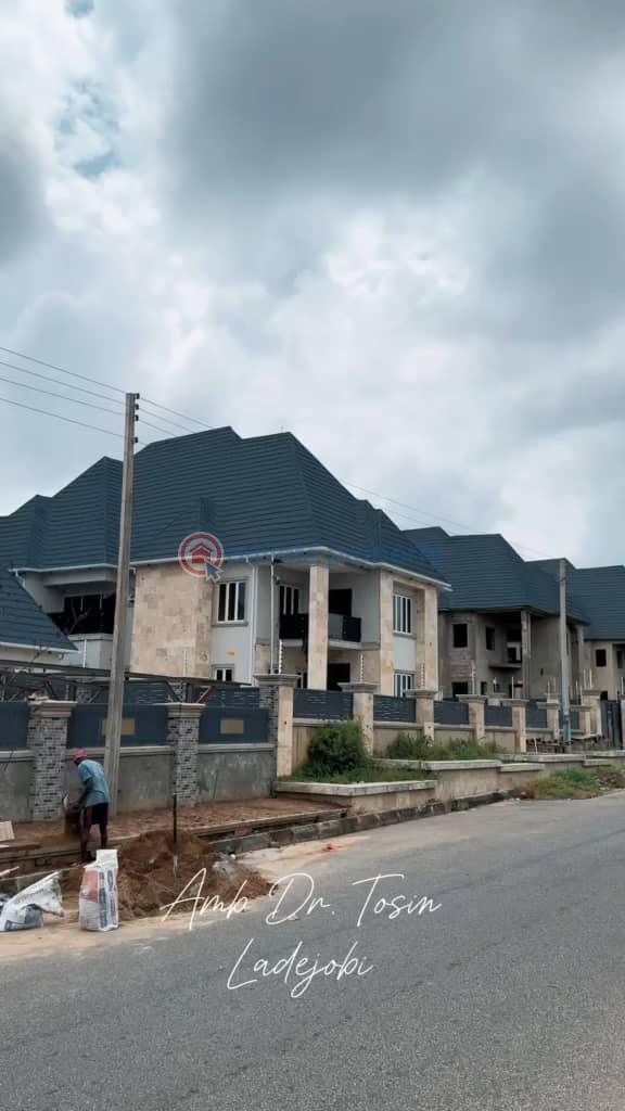 6 bedroom Detached Duplex For Sale Lugbe Abuja Phase 4  - 4